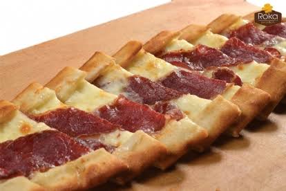 Pastırmalı kaşarlı pide